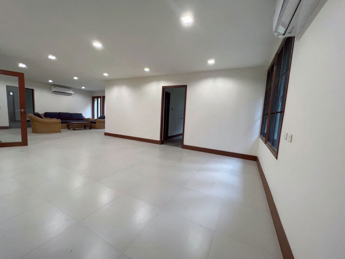 รูป ✨ ให้เช่าบ้านเดี่ยวสวย 297 ตรว. อารีย์–ราชครู | พื้นที่ใหญ่ สวนร่มรื่น + Maid Quarter แยกส่วน - รูปที่ 3/11