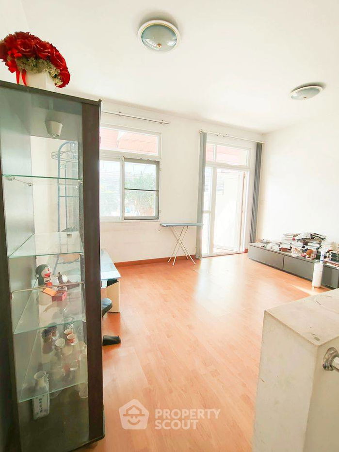 รูป ทาวน์เฮ้าส์ 3-ห้องนอน ที่ เมอริท เพลส ลาดพร้าว 87 ใน คลองเจ้าคุณสิงห์ (ID 2431136) - รูปที่ 10/17