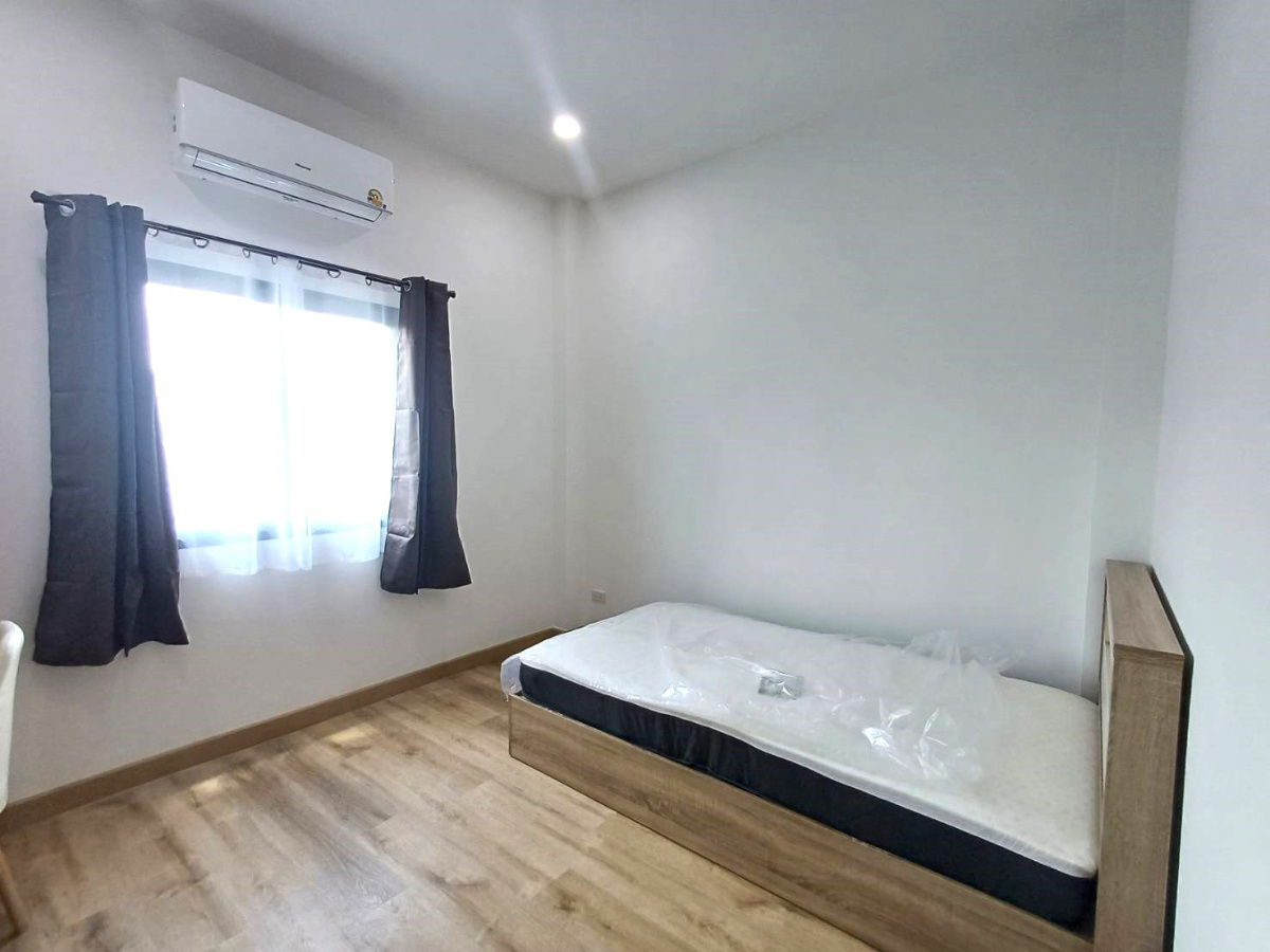 รูป ให้เช่าบ้านเดี่ยวสองชั้น 5 ห้องนอน 4 ห้องน้ำ 1 ห้องครัว 2 ที่จอดรถ - รูปที่ 11/30