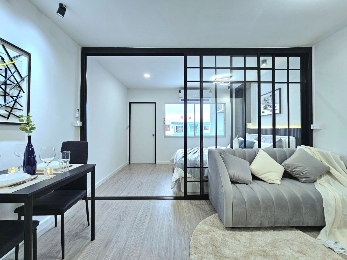 picture 🏙️ Condo for sale: Ratchada Prestige – Lat Phrao 48 ✨ Large room, swimming pool view, ready to move in 🚇 MRT Lat Phrao - 4/6