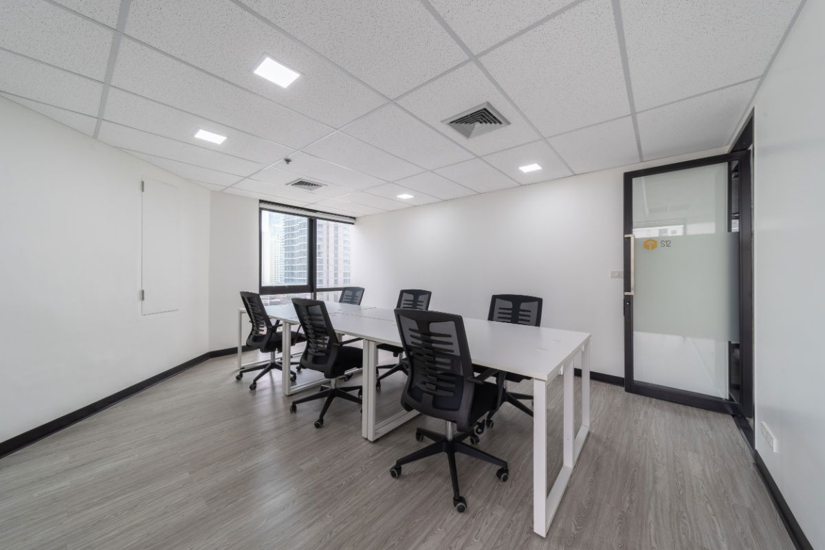 picture Serviced Office for Rent, Full-service at Sethiwan Tower Sathon-Silom – Just 1 minute from BTS Saint Louis - 3/18