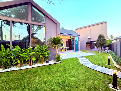 Houses for sale : Private Pool villa for Sale in Pattaya with Guesthouse - Location : Siam country , Fully Furnished