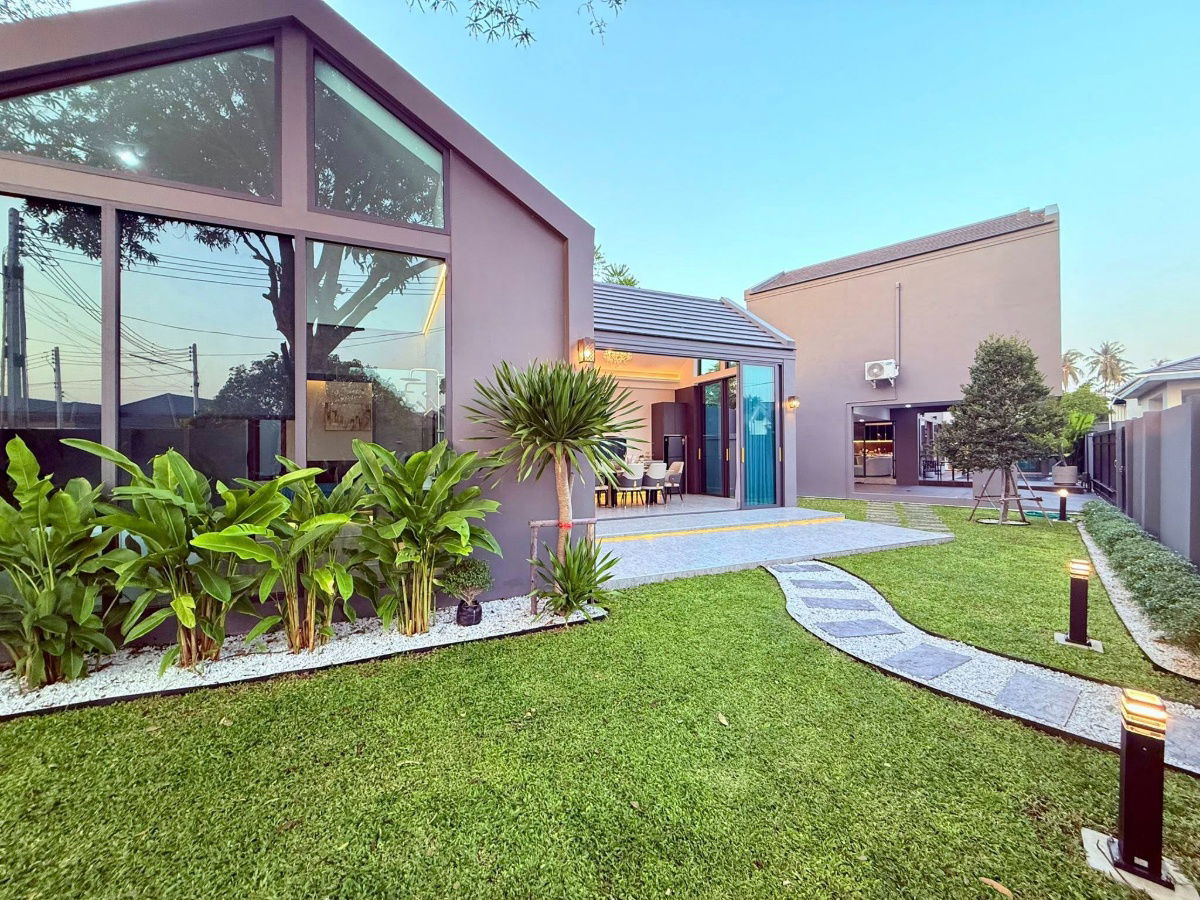 picture Private Pool villa for Sale in Pattaya with Guesthouse - Location : Siam country , Fully Furnished - 1/40