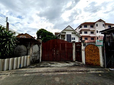 บ้านเดี่ยว ถนนนนทบุรี : 🏡 ขาย: บ้านเดี่ยวสองชั้น พร้อมออฟฟิศ และที่ดินเปล่า ทำเลทองในนนทบุรี!