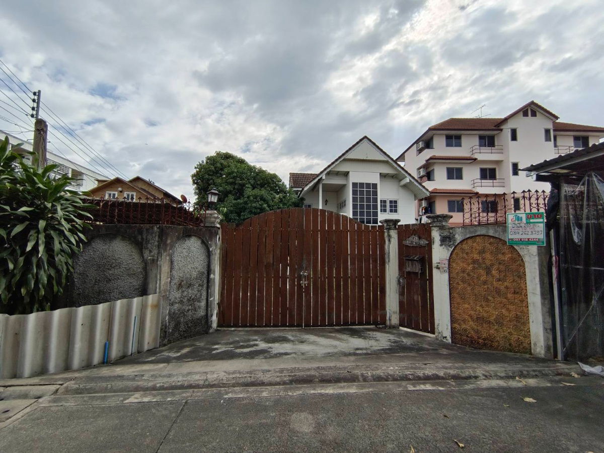 รูป 🏡 ขาย: บ้านเดี่ยวสองชั้น พร้อมออฟฟิศ และที่ดินเปล่า ทำเลทองในนนทบุรี! - รูปที่ 1/22