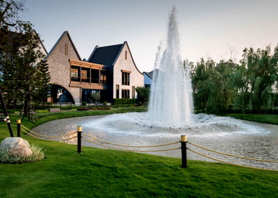 บ้านเดี่ยว สมุทรปราการ : 🌿สราญสิริ ศรีวารี 2 บ้านฟังก์ชันครบที่โอบล้อมด้วยความสงบจากทะเลสาบกลางโครงการ พร้อมน้ำพุ📞061-6161426 | 065-4496399🟢Line: @wsrcondo