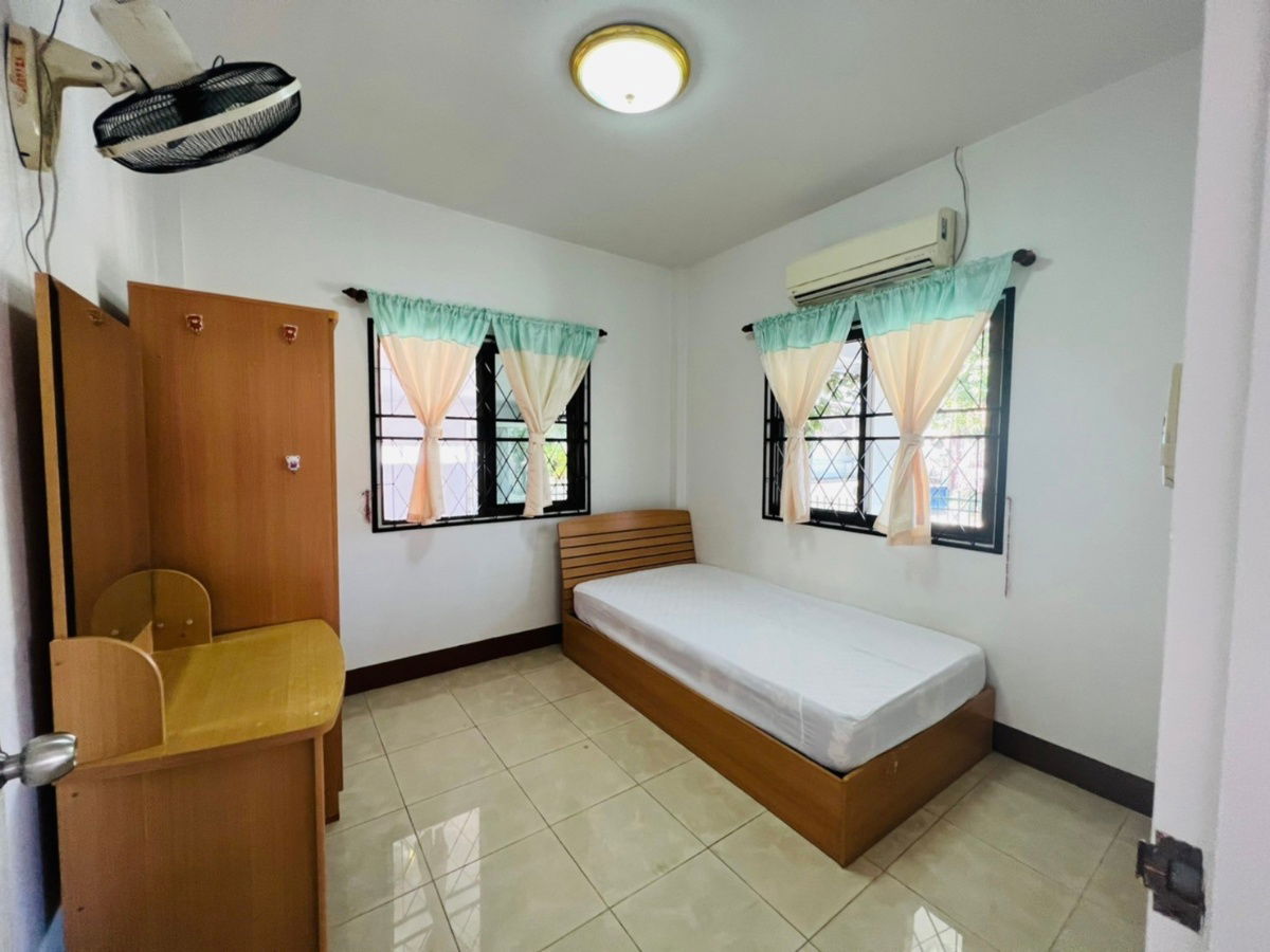 รูป ให้เช่าบ้านเดี่ยวชั้นเดียวในโครงการ มี 4 ห้องนอน 3 ห้องน้ำ 1 ห้องครัว จอดรถได้ 2 คัน - รูปที่ 11/22