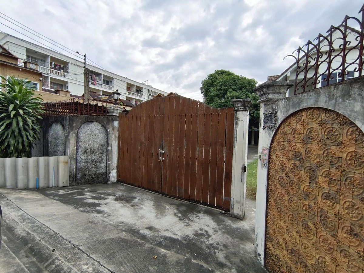 รูป 🏡 ขาย: บ้านเดี่ยวสองชั้น พร้อมออฟฟิศ และที่ดินเปล่า ทำเลทองในนนทบุรี! - รูปที่ 2/22