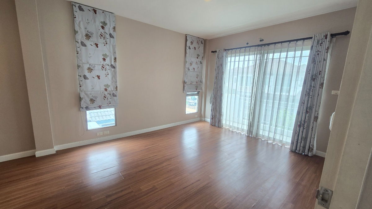 รูป ขายด่วน เจ้าของขายเอง ต่อรองได้ บ้านสวย 2 ชั้น โครงการ มัณฑนา เลค วัชรพล โซนด้านหน้าทะเลสาป สภาพใหม่ สวย ดูแลอย่างดี - รูปที่ 13/32