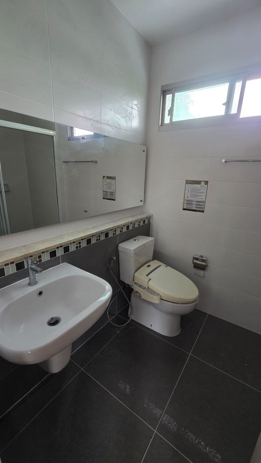 รูป ขายด่วน เจ้าของขายเอง ต่อรองได้ บ้านสวย 2 ชั้น โครงการ มัณฑนา เลค วัชรพล โซนด้านหน้าทะเลสาป สภาพใหม่ สวย ดูแลอย่างดี - รูปที่ 24/32