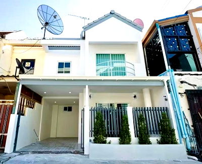 บ้านเดี่ยว ถนนพัทยาสาย 3 : ขายทาวน์เฮ้าส์ 2 ชั้น พัทยา รีโนเวทใหม่ พร้อมเฟอร์นิเจอร์บิลต์อิน ทำเลทอง ถนนเทพประสิทธิ์