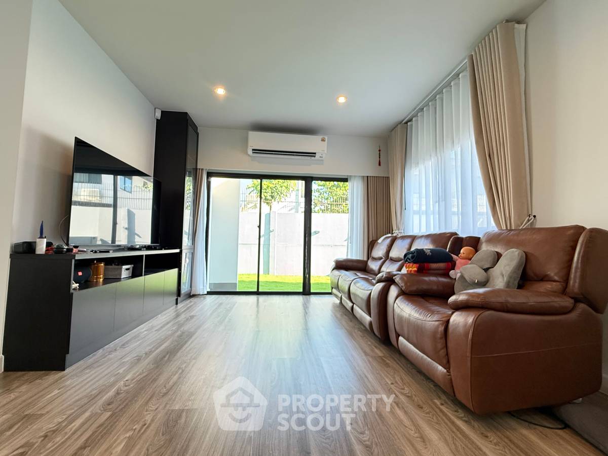 รูป บ้าน 4-ห้องนอน ที่ สราญสิริ บางนา ใน บางเสาธง (ID 2465506) - รูปที่ 4/8