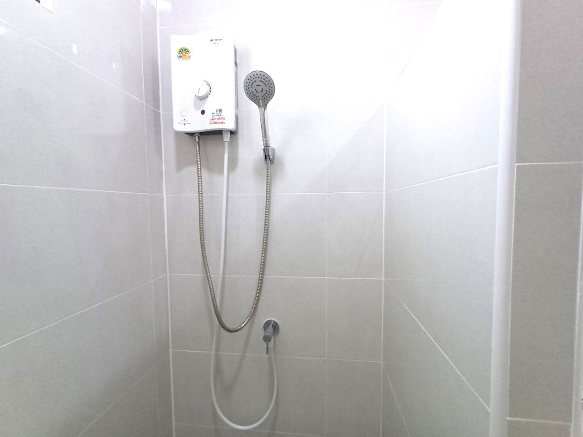 รูป ให้เช่าบ้านเดี่ยวสองชั้น 5 ห้องนอน 4 ห้องน้ำ 1 ห้องครัว 2 ที่จอดรถ - รูปที่ 10/30