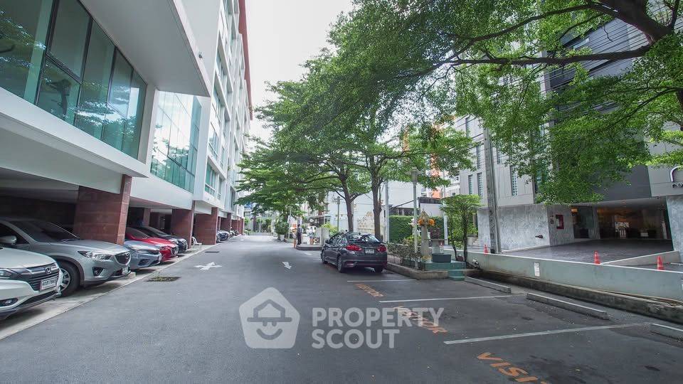 picture 4-BR Condo at The Fine @ River Condominium near BTS Saphan Taksin (ID 2466275) - 15/15