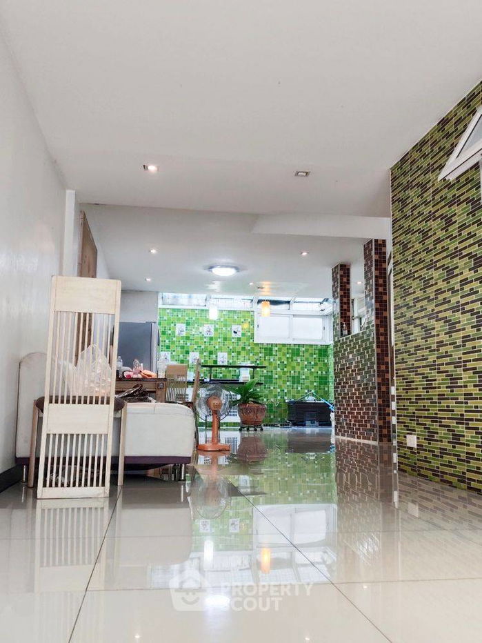 รูป ทาวน์เฮ้าส์ 3-ห้องนอน ที่ เมอริท เพลส ลาดพร้าว 87 ใน คลองเจ้าคุณสิงห์ (ID 2431136) - รูปที่ 2/17