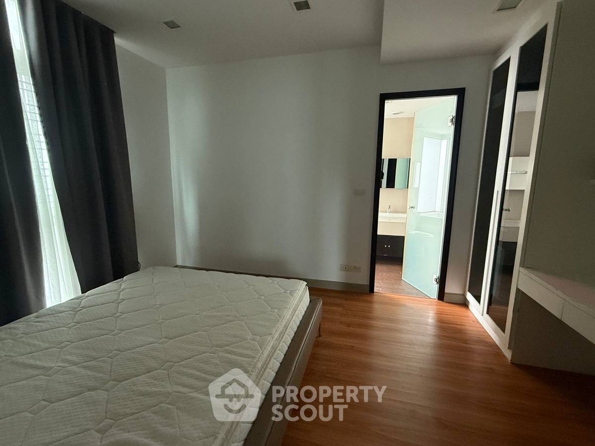 picture 3-BR Condo at Nusasiri Grand Condominium near BTS Ekkamai (ID 1989699) - 3/5