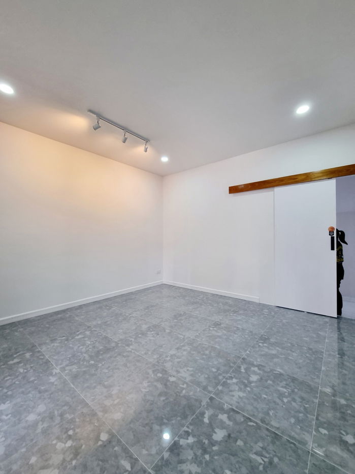 รูป ขายบ้านเดี่ยวชั้นเดียว 3 ห้องนอน 2 ห้องน้ำ 1 ห้องครัว 2 ที่จอดรถ - รูปที่ 3/6