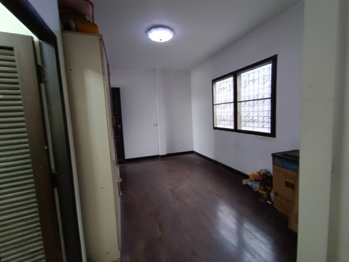 รูป 🏡 ขาย: บ้านเดี่ยวสองชั้น พร้อมออฟฟิศ และที่ดินเปล่า ทำเลทองในนนทบุรี! - รูปที่ 17/22