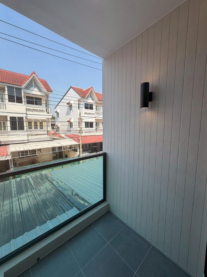 picture ✨ For sale: Large 3-story townhouse, completely renovated with premium materials. Free transfer fee‼️ 🎓 Satriwitthaya 2 School - 7/37