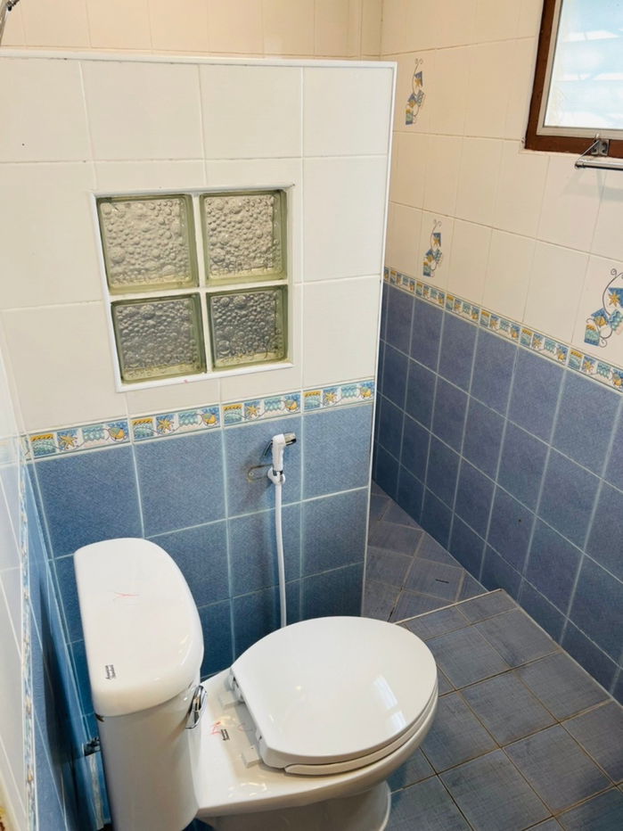 รูป ให้เช่าบ้านเดี่ยวชั้นเดียวในโครงการ มี 4 ห้องนอน 3 ห้องน้ำ 1 ห้องครัว จอดรถได้ 2 คัน - รูปที่ 10/22