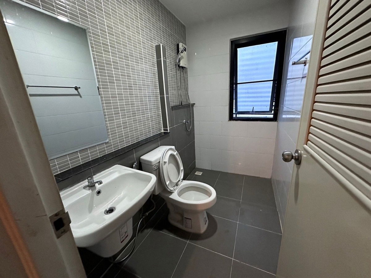 รูป 💥CP-9563💥ให้เช่า ทาวน์โฮม 2ชั้น โครงการ กานดา เพลส วงแหวน - ลำลูกกา คลอง 6 พร้อมเข้าอยู่👉แอดไลน์ @mastercondo - รูปที่ 5/18