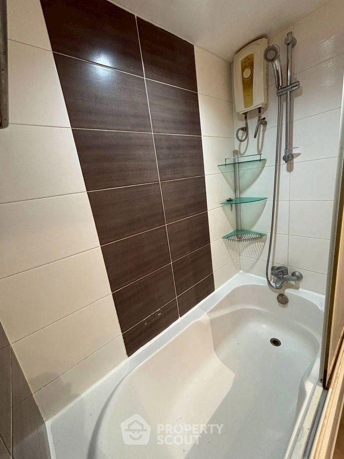 picture 2-BR Condo at Grand Park View Asoke near MRT Sukhumvit (ID 2359757) - 15/17