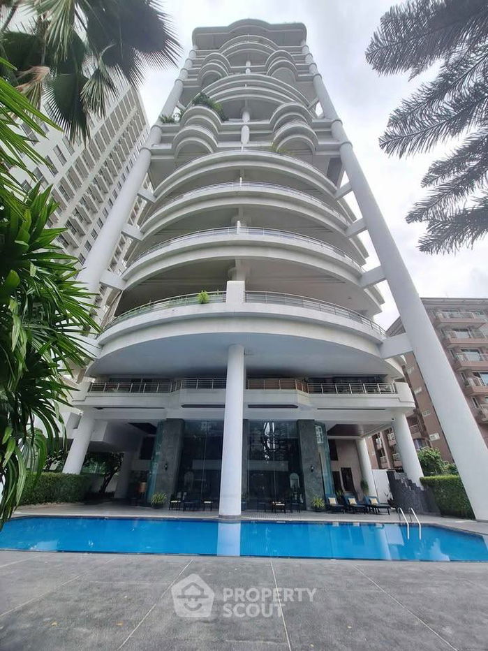 picture 4-BR Condo at Le Raffine Sukhumvit 24 Condominium near BTS Phrom Phong (ID 2446744) - 6/8