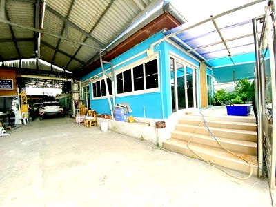 เช่าบ้านเดี่ยว เซ็นทรัล พลาซ่า บางนา : เช่าคฤหาสน์2 ชั้นบ้าน 2 หลัง 780 ตร.ม. มีหลังคาครอบคลุมเต็มพื้นที่ ม.นานาชาติแสตมฟอร์ด2.1กม. โลตัส อ่อนนุช80 200ม. พร้อมโกดัง180 ตร.ว