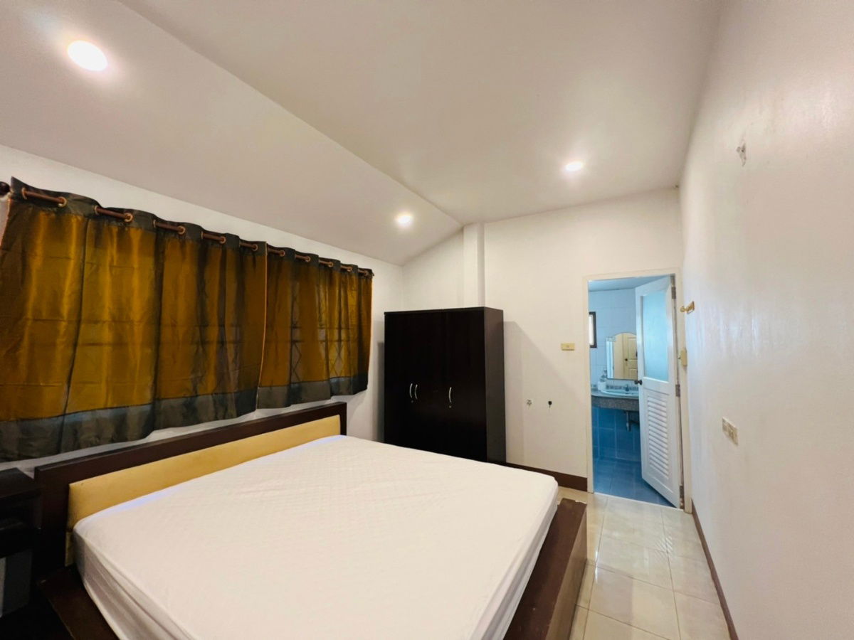 รูป ให้เช่าบ้านเดี่ยวชั้นเดียวในโครงการ มี 4 ห้องนอน 3 ห้องน้ำ 1 ห้องครัว จอดรถได้ 2 คัน - รูปที่ 8/22