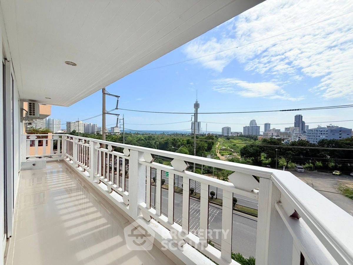 picture 3-BR Condo at Royal Hill Resort Condominium close to Pattaya South (ID 2386714) - 2/10