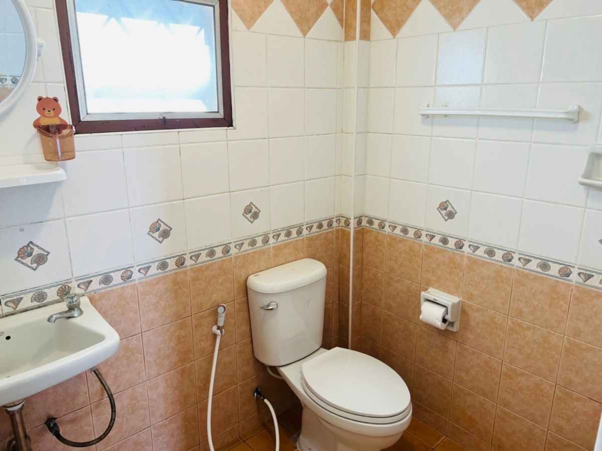 รูป ให้เช่าบ้านเดี่ยวชั้นเดียวในโครงการ มี 4 ห้องนอน 3 ห้องน้ำ 1 ห้องครัว จอดรถได้ 2 คัน - รูปที่ 13/22