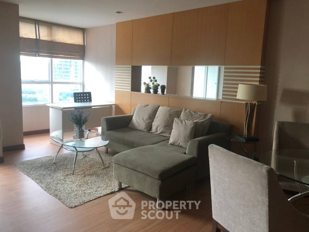 picture 2-BR Condo at Urbana Langsuan Condominium near BTS Ratchadamri (ID 452849) - 1/9