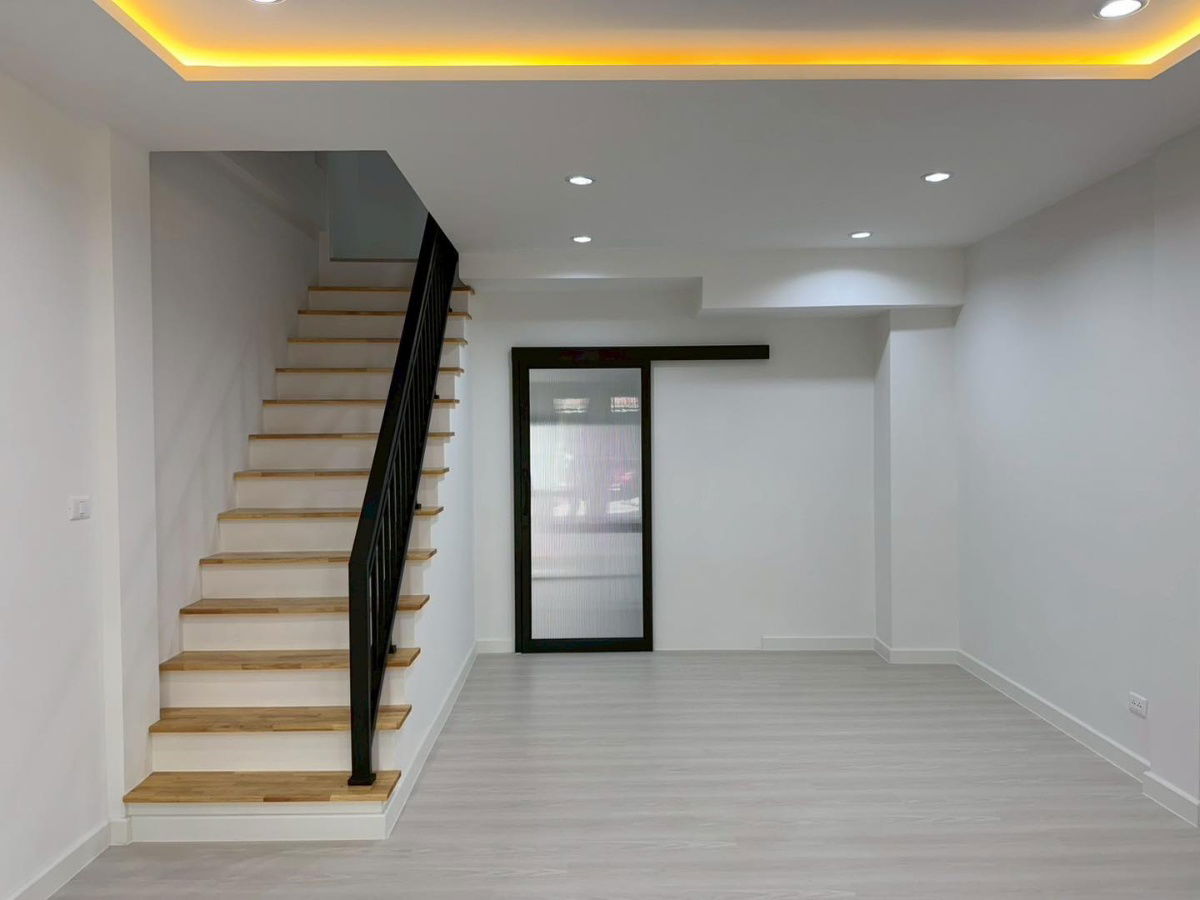picture ✨ For sale: Large 3-story townhouse, completely renovated with premium materials. Free transfer fee‼️ 🎓 Satriwitthaya 2 School - 5/37
