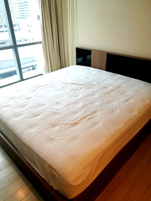 เช่าคอนโด BTS อโศก : P-144875 คอนโดหรูใจกลางอโศก เดอะ รูม สุขุมวิท 21 ! 1 ห้องนอน วิวเมือง สไตล์โมเดิร์น เฟอร์ครบ พร้อมเข้าอยู่ 23,000 บาท | Line Id: @easythaihome 