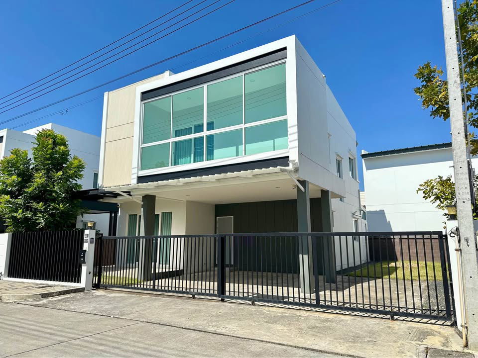 รูป ขายบ้านเดี่ยว 2 ชั้น 4 ห้องนอน 3 ห้องน้ำ 1 ห้องครัว 3 ที่จอดรถ - รูปที่ 1/17