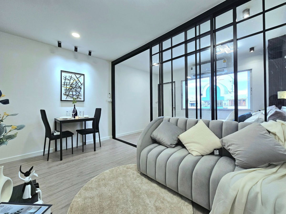picture 🏙️ Condo for sale: Ratchada Prestige – Lat Phrao 48 ✨ Large room, swimming pool view, ready to move in 🚇 MRT Lat Phrao - 5/6