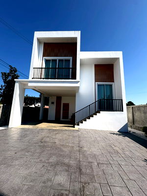 เช่าบ้านเดี่ยว ถนนสุขสวัสดิ์ : ให้เช่าบ้านเดี่ยวสองชั้น  3 ห้องนอน 2 ห้องน้ำ 1  ห้องครัว  2  ที่จอดรถ