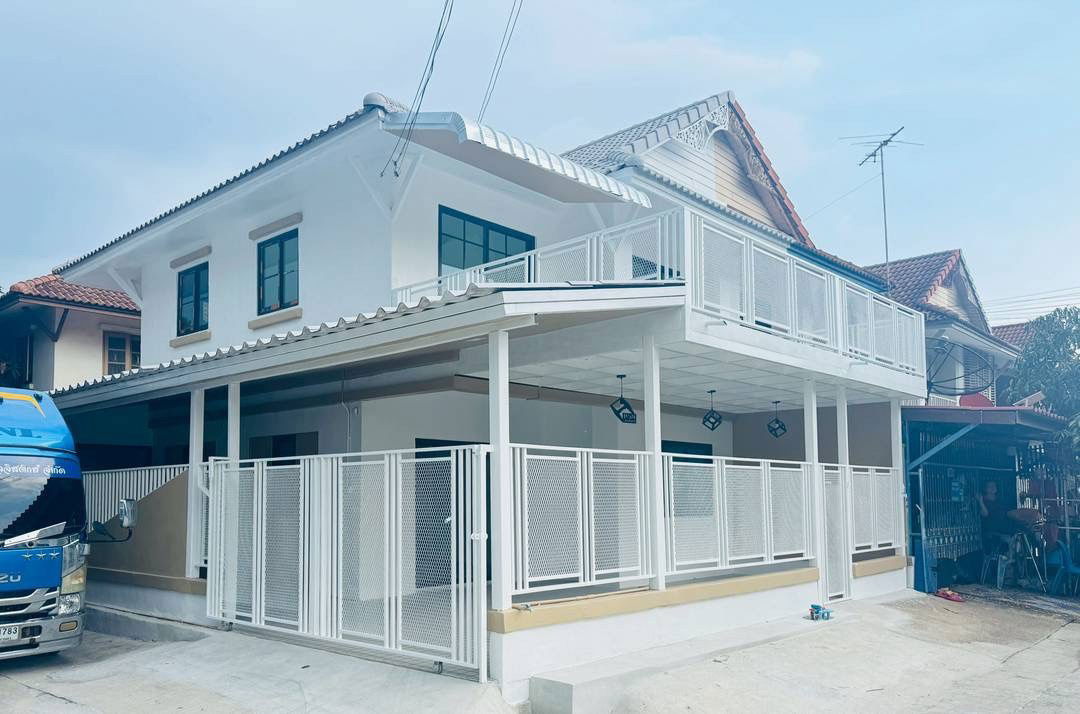 รูป ทาวน์เฮ้าส์ 2 ชั้น #หมู่บ้านพฤกษา3 วัดลาดปลาดุก! หลังริม เนื้อที่ 24 ตร.วา มีพื้นที่ด้านข้าง! ฟังก์ชันใหญ่ 4 ห้องนอน 2 ห้องน้ำ ต่อเติมระเบียงหน้าบ้าน - รูปที่ 2/20