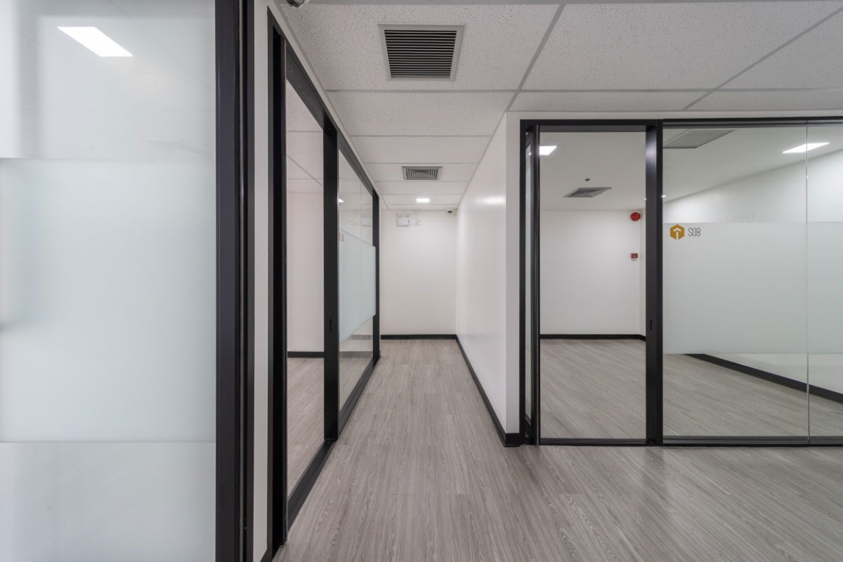 picture Serviced Office for Rent, Full-service at Sethiwan Tower Sathon-Silom – Just 1 minute from BTS Saint Louis - 6/18