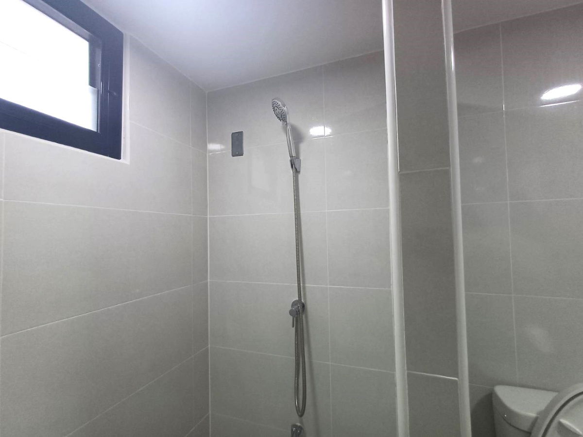 รูป ให้เช่าบ้านเดี่ยวสองชั้น 5 ห้องนอน 4 ห้องน้ำ 1 ห้องครัว 2 ที่จอดรถ - รูปที่ 26/30