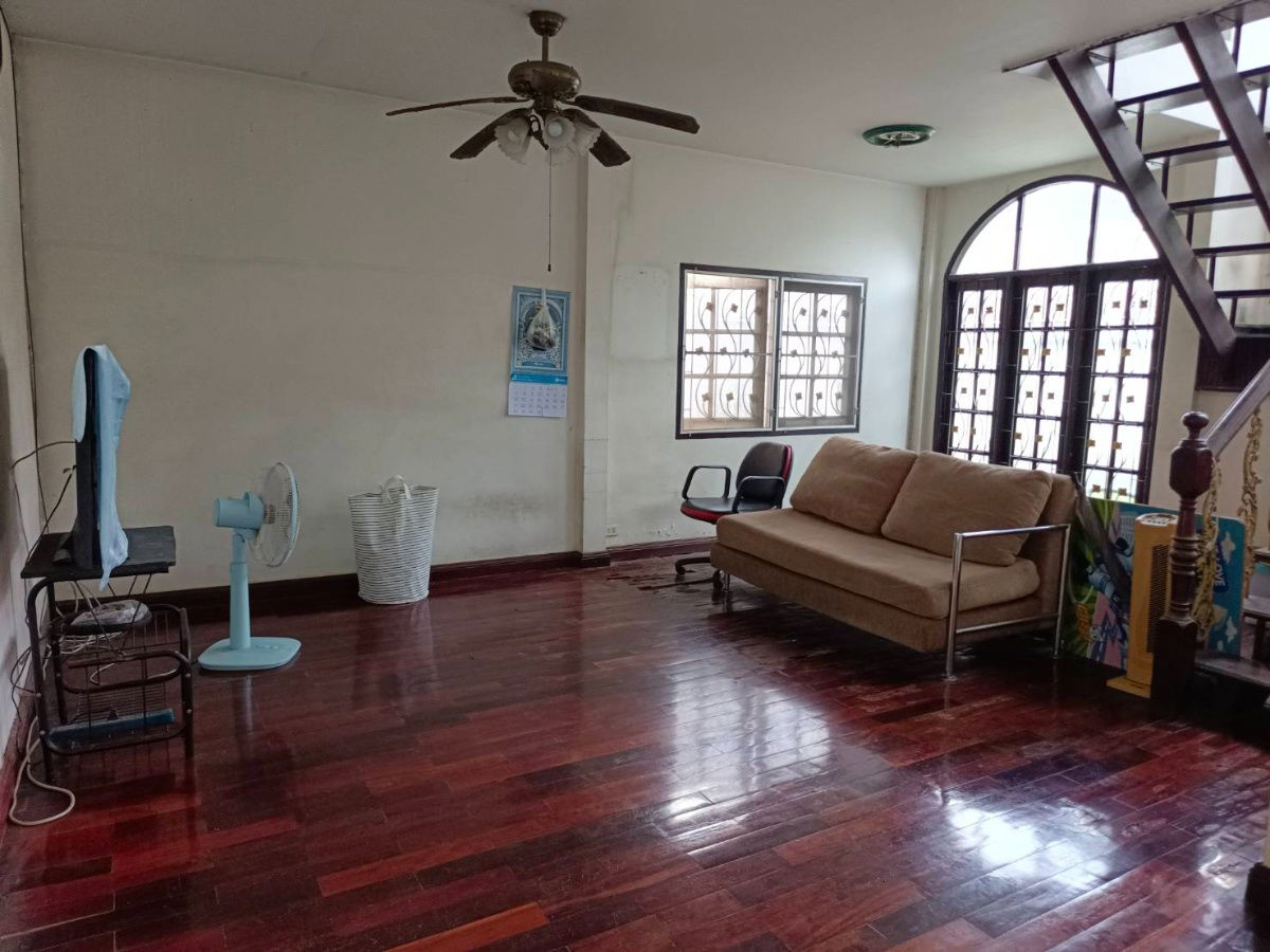 รูป 🏡 ขาย: บ้านเดี่ยวสองชั้น พร้อมออฟฟิศ และที่ดินเปล่า ทำเลทองในนนทบุรี! - รูปที่ 8/22