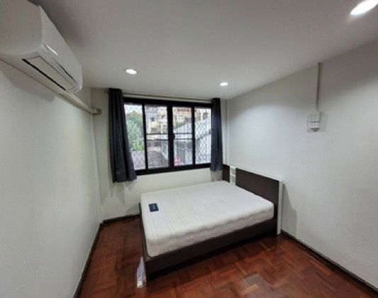 รูป ให้เช่าบ้านเดี่ยว 2 ชั้น ซอยประชาราษฎร์บำเพ็ญ 26 ตกแต่งพร้อม เฟอร์นิเจอร์บางส่วน แอร์ 6 เครื่อง จอดรถ 3 คัน อยู่อาศัย หรือ Home Office - รูปที่ 3/13