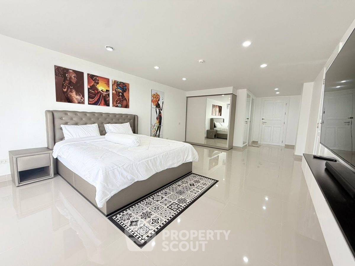 picture 3-BR Condo at Royal Hill Resort Condominium close to Pattaya South (ID 2386714) - 8/10