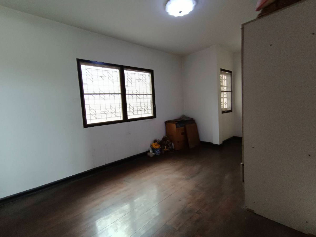 รูป 🏡 ขาย: บ้านเดี่ยวสองชั้น พร้อมออฟฟิศ และที่ดินเปล่า ทำเลทองในนนทบุรี! - รูปที่ 15/22