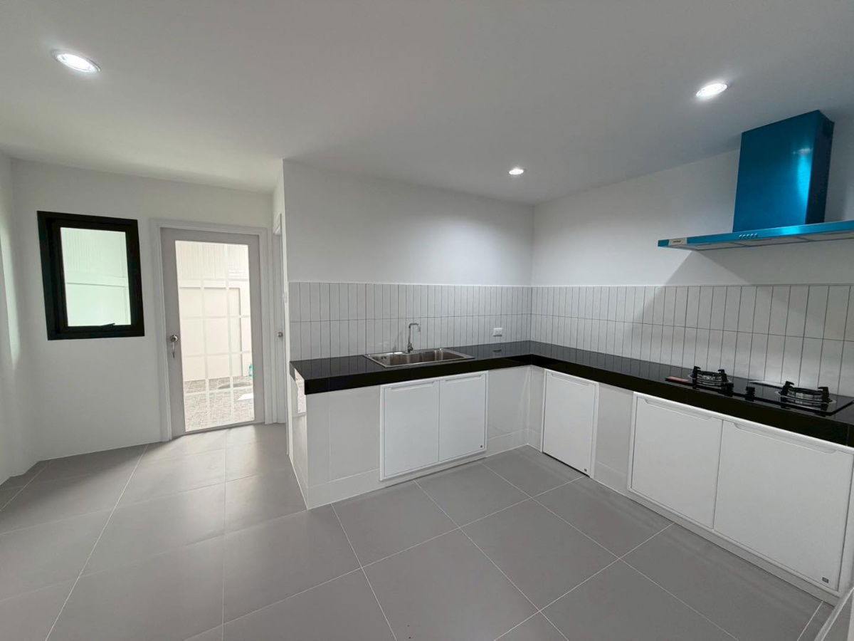 picture ✨ For sale: Large 3-story townhouse, completely renovated with premium materials. Free transfer fee‼️ 🎓 Satriwitthaya 2 School - 31/37