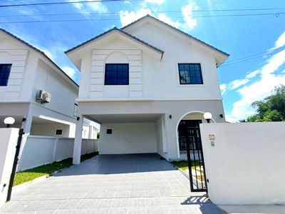 เช่าบ้านเดี่ยว พรีเมี่ยม เอาท์เล็ท เชียงใหม่ : ให้เช่าบ้านเดี่ยวสองชั้น  5 ห้องนอน 4 ห้องน้ำ 1  ห้องครัว 2 ที่จอดรถ