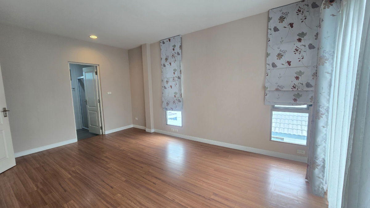 รูป ขายด่วน เจ้าของขายเอง ต่อรองได้ บ้านสวย 2 ชั้น โครงการ มัณฑนา เลค วัชรพล โซนด้านหน้าทะเลสาป สภาพใหม่ สวย ดูแลอย่างดี - รูปที่ 14/32