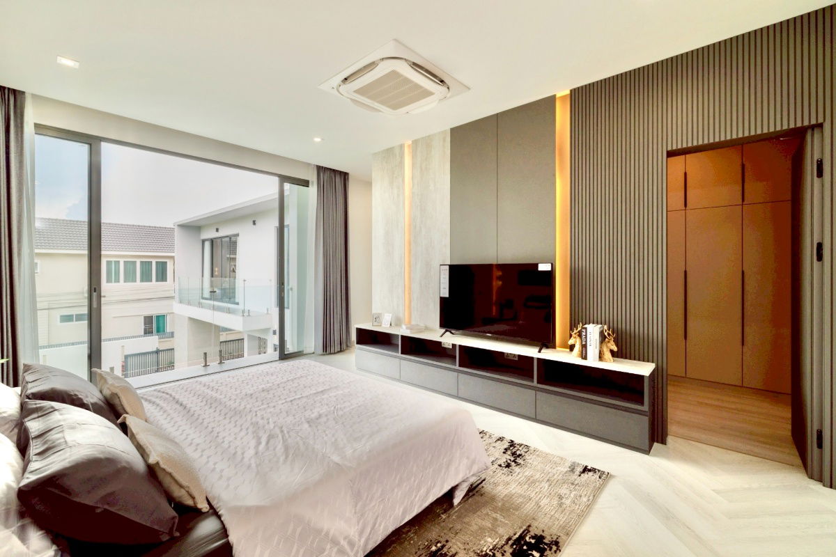 รูป ขายพูลวิลล่าหรูสไตล์โมเดิร์นสร้างใหม่เอี่ยม ใกล้เซ็นทรัลเฟส ใกล้เมืองเชียงใหม่ ตกแต่งเฟอร์นิเจอร์ครบ - รูปที่ 9/12