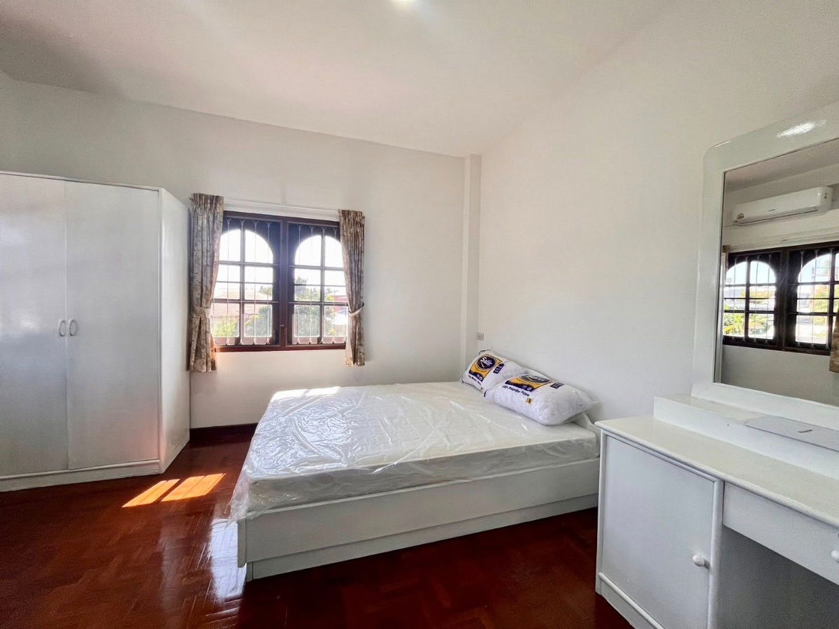 รูป ให้เช่าบ้านเดี่ยวสองชั้น  4 ห้องนอน 3 ห้องน้ำ 1  ห้องครัว  2  ที่จอดรถ - รูปที่ 5/13