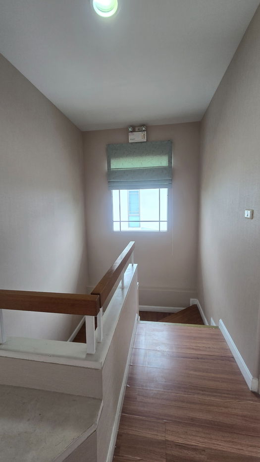 รูป ขายด่วน เจ้าของขายเอง ต่อรองได้ บ้านสวย 2 ชั้น โครงการ มัณฑนา เลค วัชรพล โซนด้านหน้าทะเลสาป สภาพใหม่ สวย ดูแลอย่างดี - รูปที่ 20/32